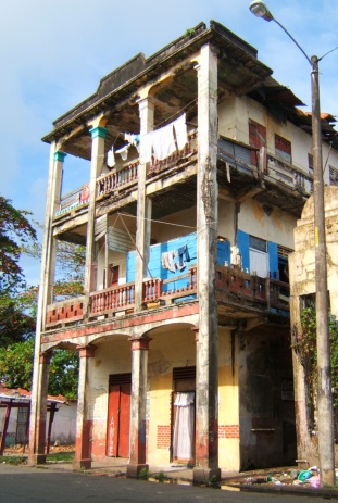 Unfortunately, this is what has become of most (but not all) of Colón's French- and Spanish-styled architecture from the Canal-building era